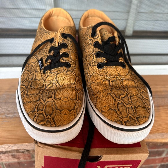 Van’s sneakers Women’s snake print honey gold 8.5 wide, like new - Picture 2 of 10
